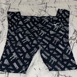 WOMENS NIKE GRAPHIC PRINTED LEGGINGS!